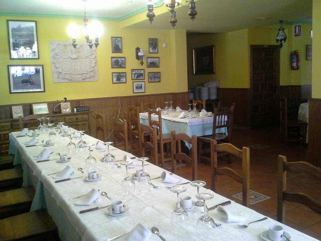 Hostal Restaurante Villa De Sepúlveda Εξωτερικό φωτογραφία