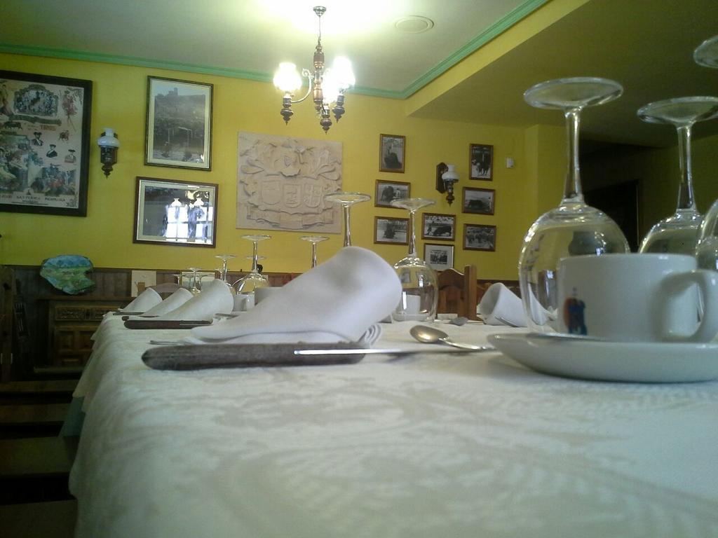 Hostal Restaurante Villa De Sepúlveda Εξωτερικό φωτογραφία